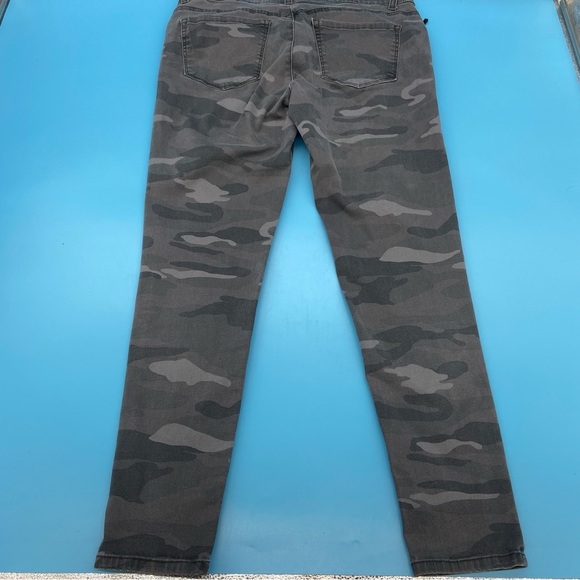 Democracy Camouflage Green and Gray Size 12 - Picture 3 of 7